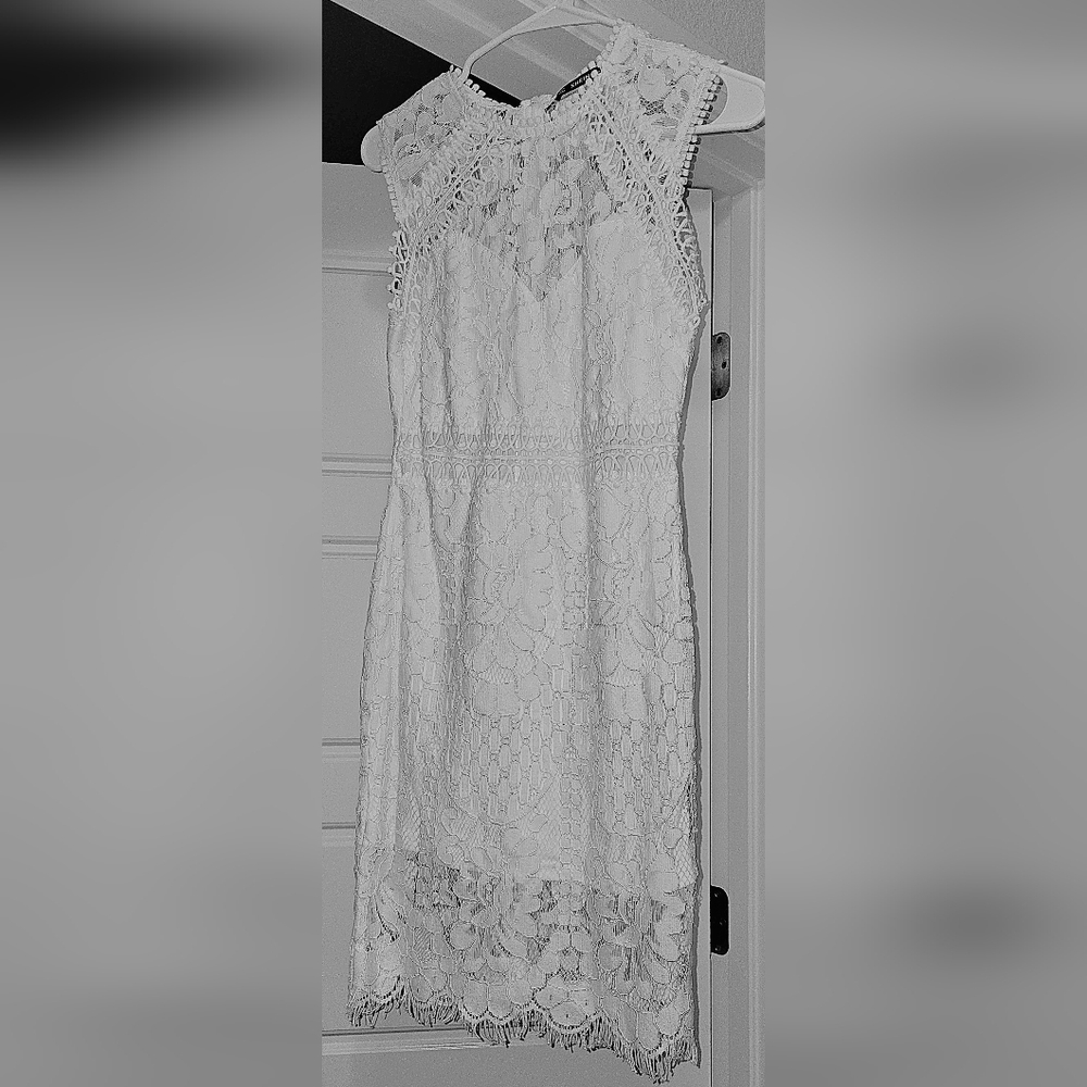 🤍 NEW - Elegant Small 🤍 White Lace Dress